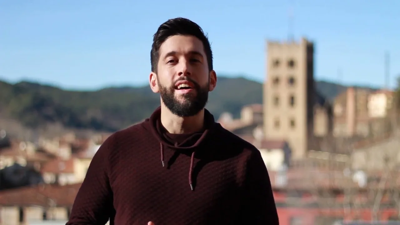 Reproduir el vídeo de presentació d'Esteve Planadecursach